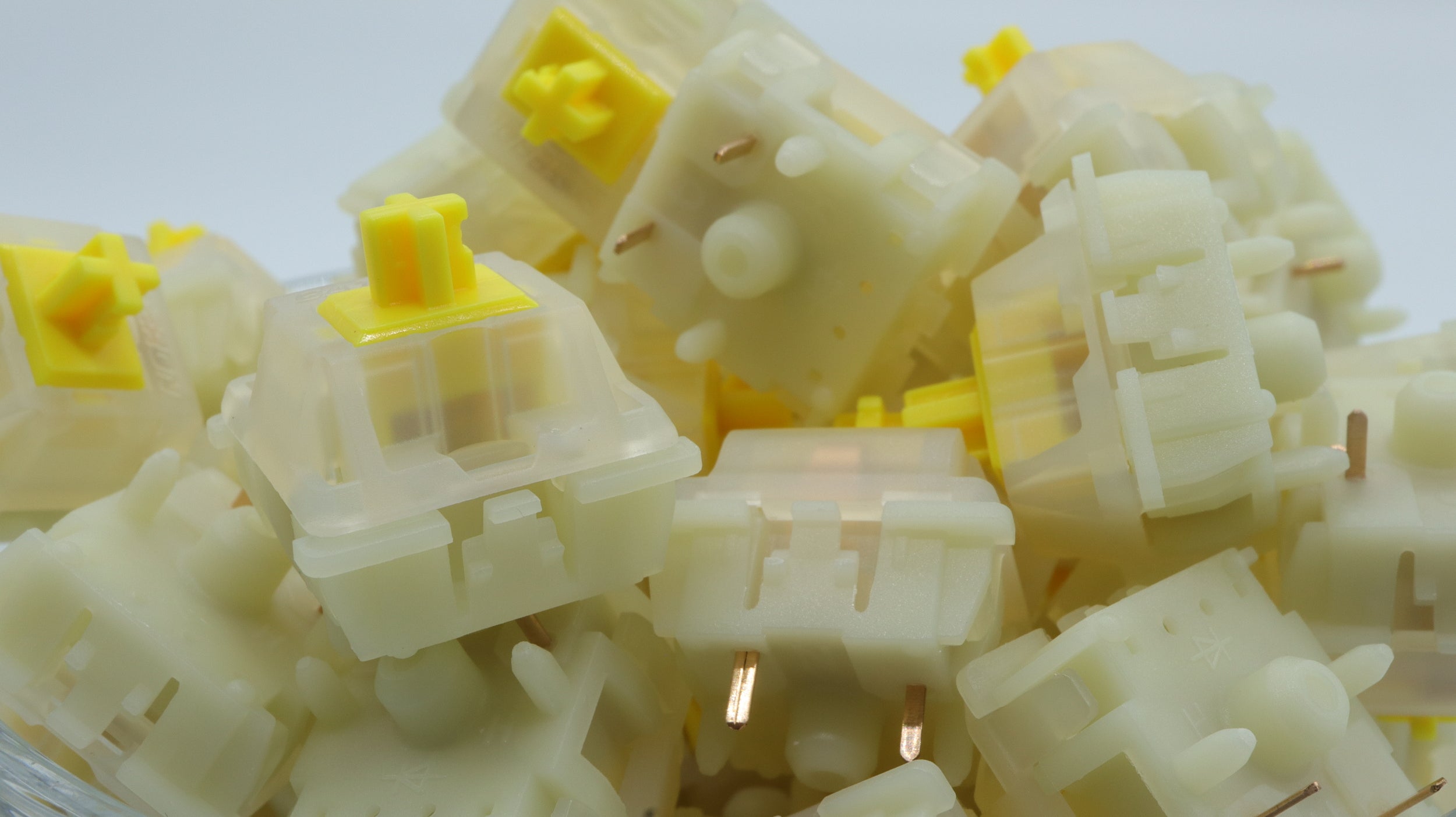 GATERON MILKY YELLOW PRO